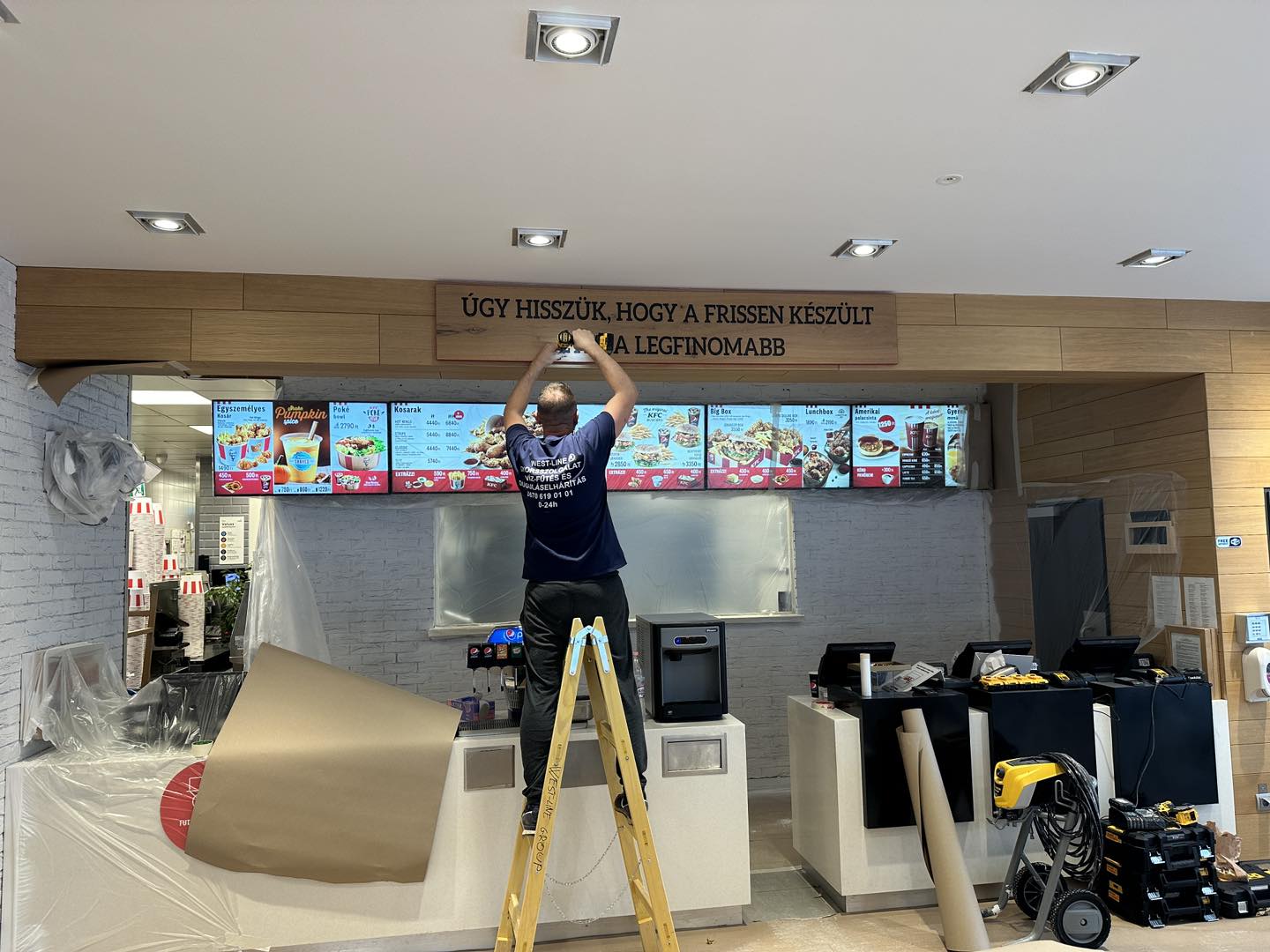 Békéscsaba KFC felújítás